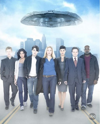 Illustration for article titled Alan Tudyk Leads The Human Resistance Against Ridiculous Alien Cleavage, In New V Stills